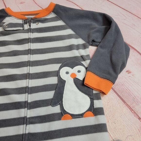 Carter's Penguin footed pajamas 3T - Picture 2 of 4